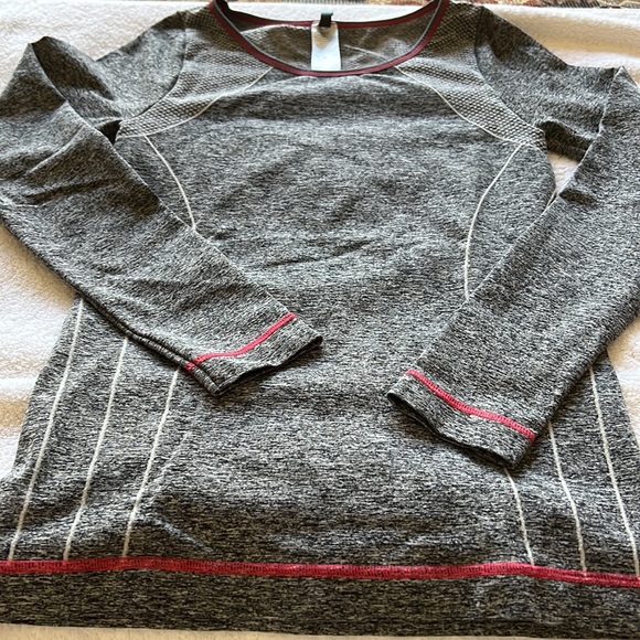 Workout long sleeve womens top - Picture 2 of 4